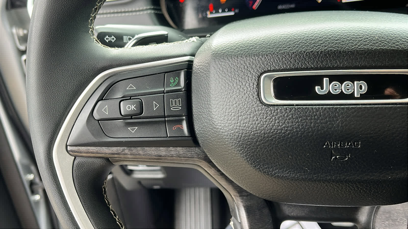 Certified 2023 Jeep Grand Cherokee Limited AWD/4WD image 13