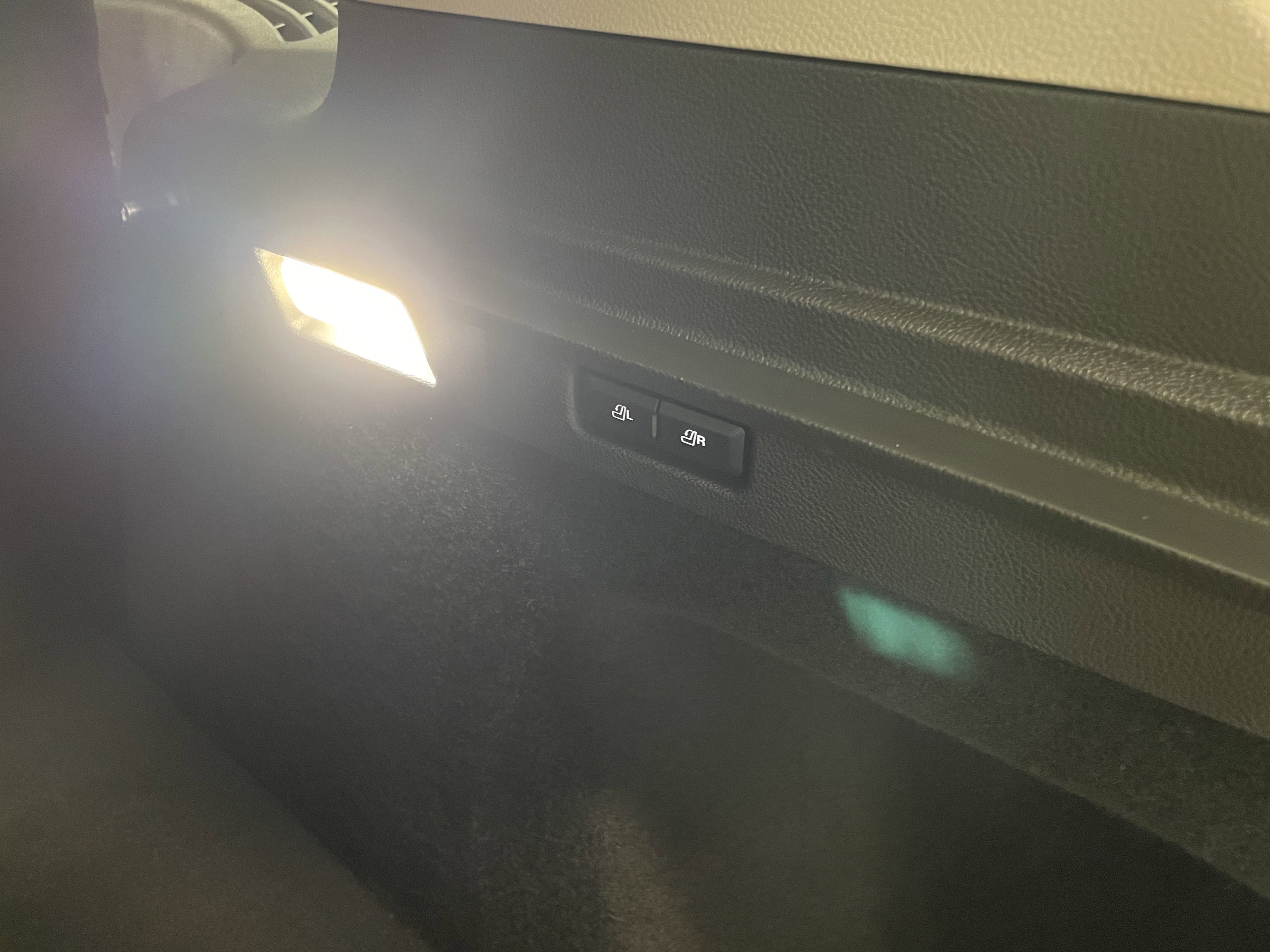 Used 2025 Lincoln Corsair AWD w/ Equipment Group 101A image 27