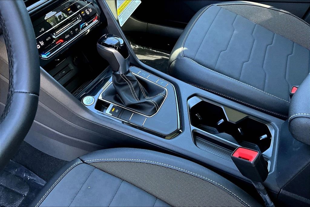 New 2026 Volkswagen Taos SE FWD image 19