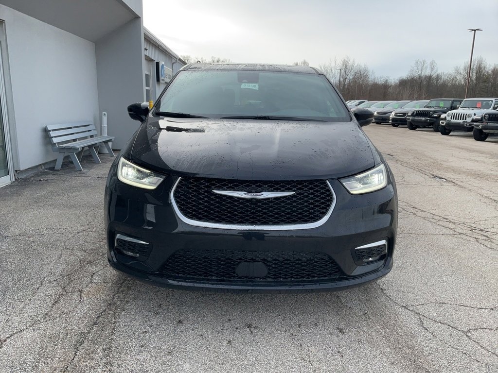 New 2026 Chrysler Pacifica Limited w/ Uconnect Theater Family Group image 2