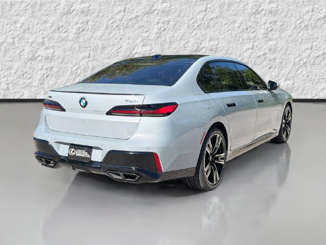 Used 2024 BMW 760i xDrive w/ Premium Package 2 AWD/4WD image 3