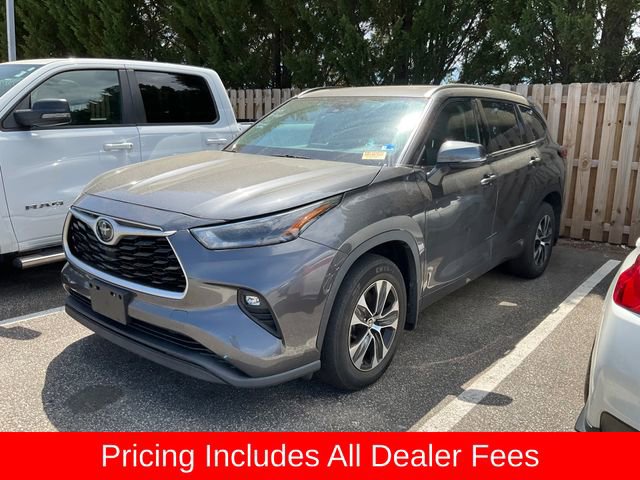 Used 2021 Toyota Highlander XLE AWD/4WD image 3