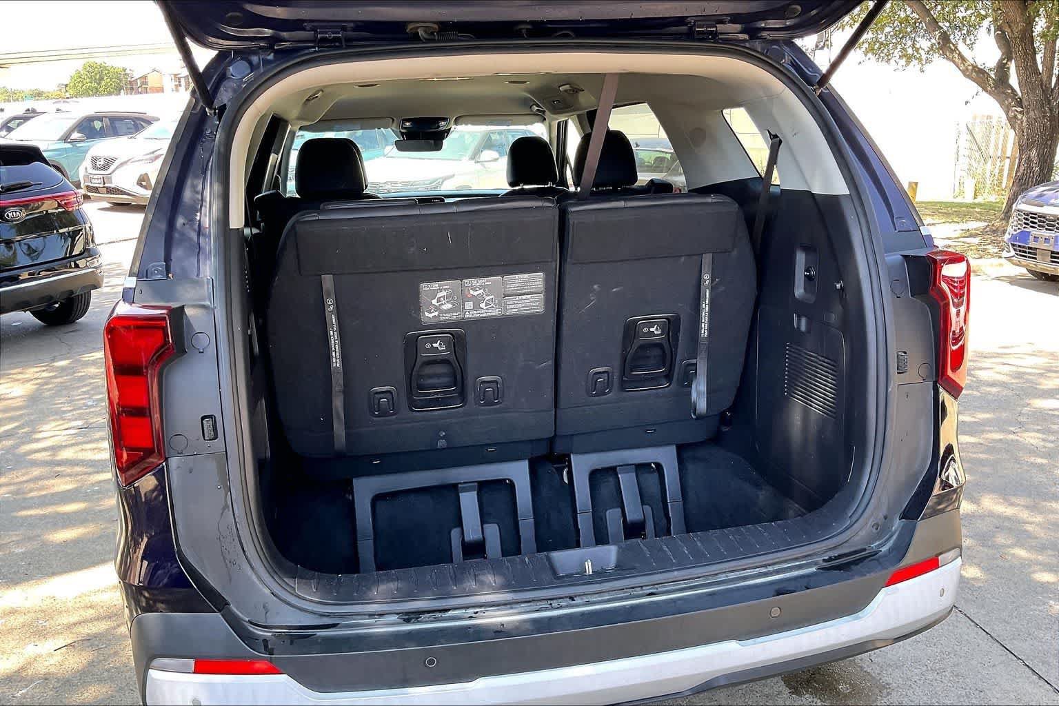 Certified 2025 Kia Carnival FWD image 17