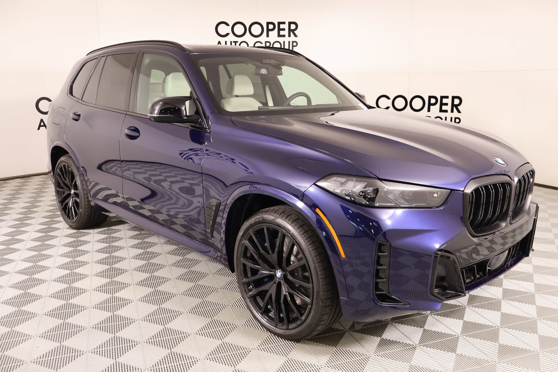 New 2026 BMW X5 M60i AWD/4WD image 1