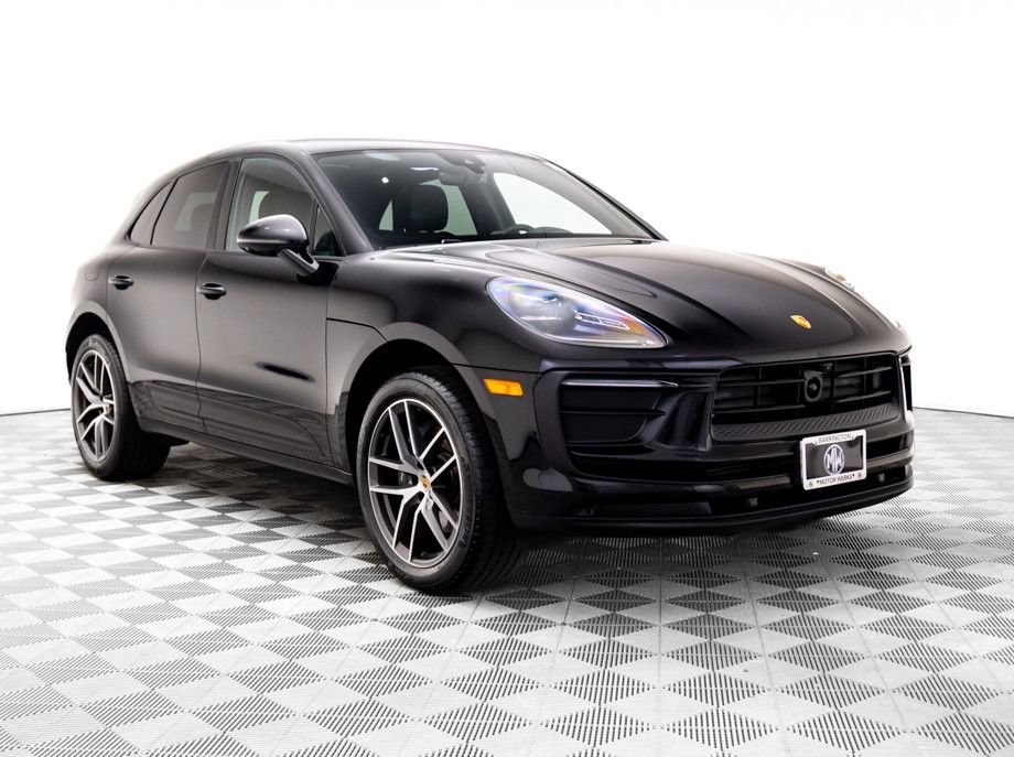 Certified 2025 Porsche Macan image 6
