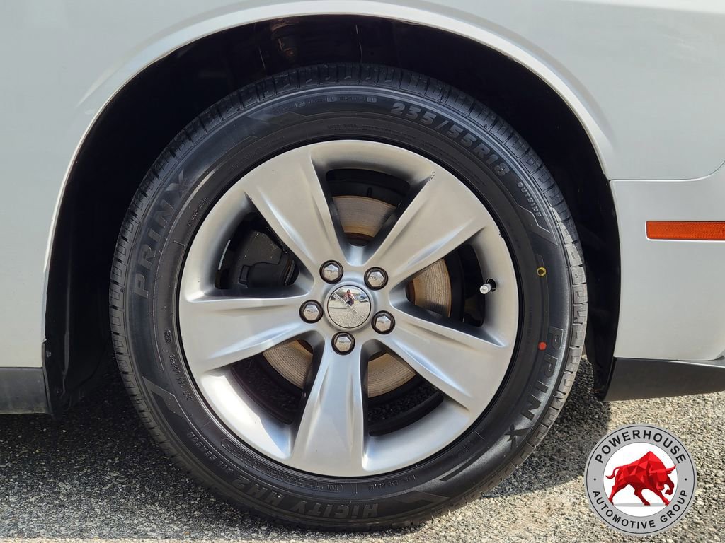 Used 2016 Dodge Challenger SXT image 11