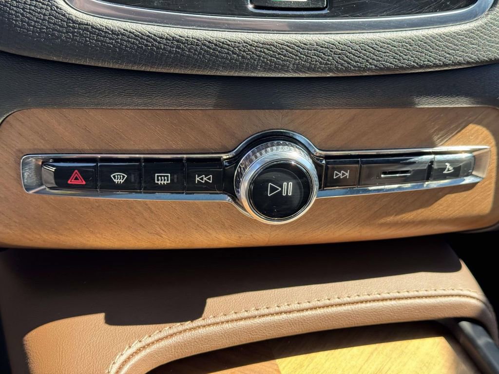 Certified 2023 Volvo XC90 B6 Plus w/ Protection Package Premier image 27