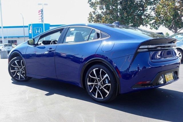 New 2026 Toyota Prius Plug-In Hybrid FWD image 2