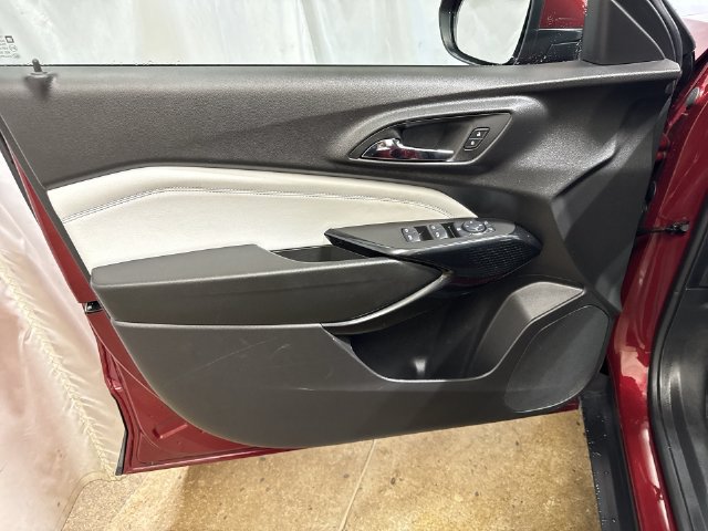 Used 2025 Chevrolet Trax LT FWD image 21