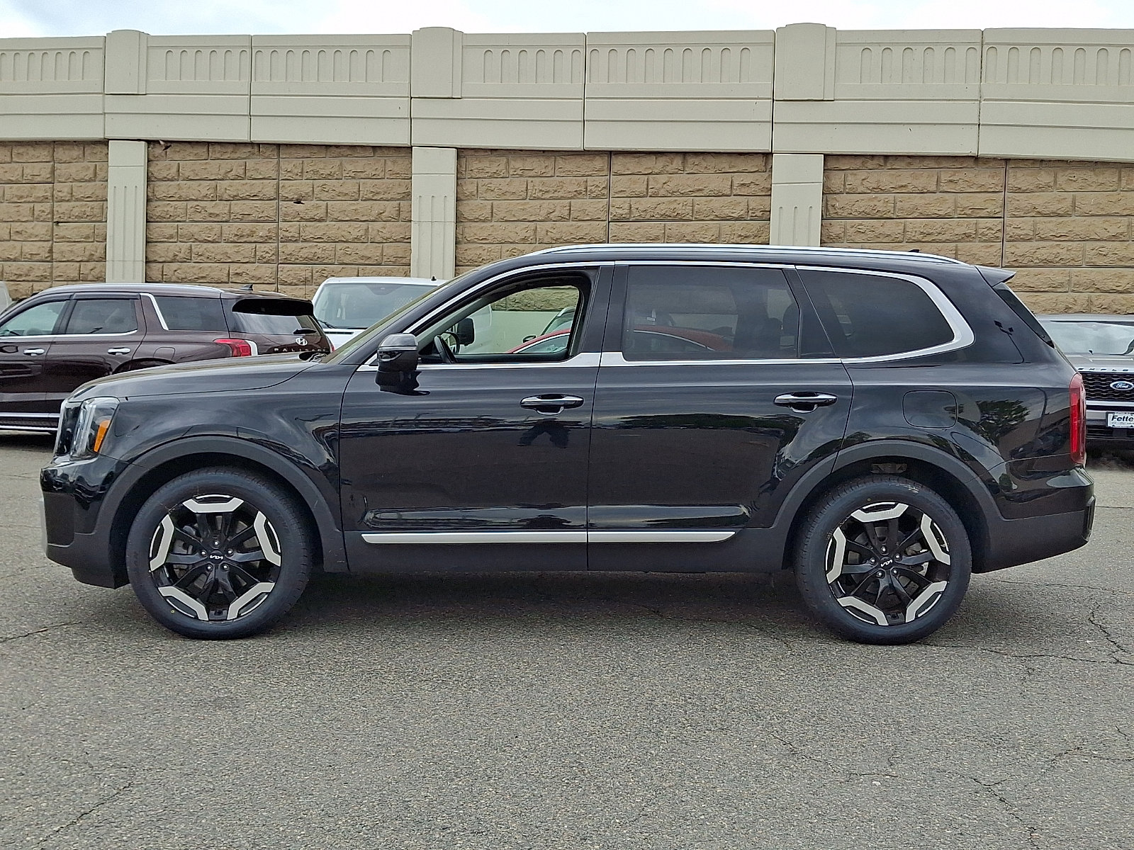 Certified 2023 Kia Telluride S w/ S Sunroof Package AWD/4WD image 7