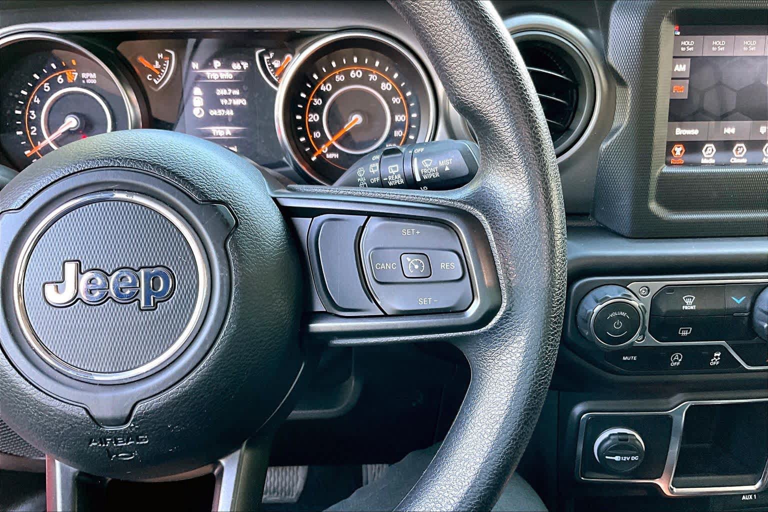Used 2022 Jeep Wrangler Unlimited Sport AWD/4WD image 23