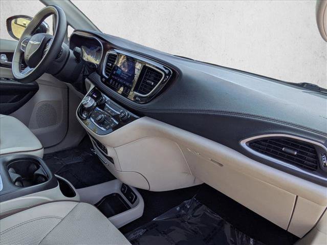 Used 2017 Chrysler Pacifica Limited w/ UConnect Theater Package image 23