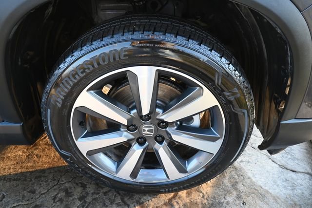 Used 2025 Honda Pilot Touring image 11