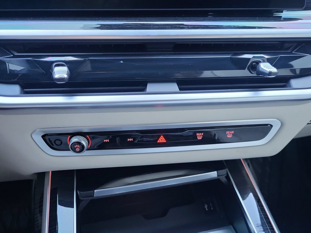 Used 2026 BMW X7 M60i AWD/4WD image 28
