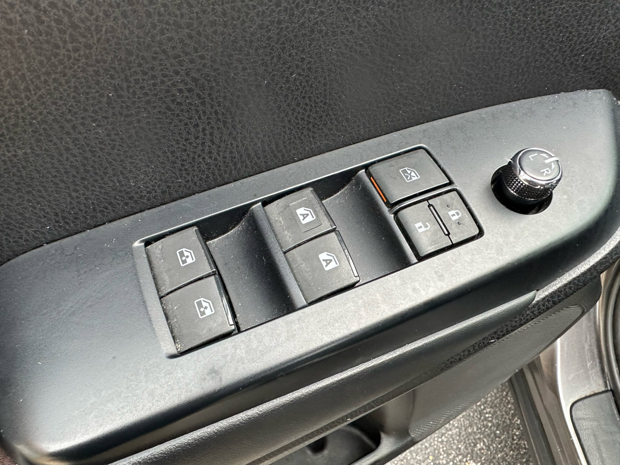 Used 2019 Toyota Highlander XLE image 12