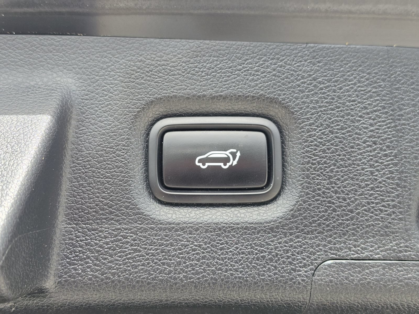 Used 2019 Hyundai Santa Fe AWD w/ Cargo Package image 14