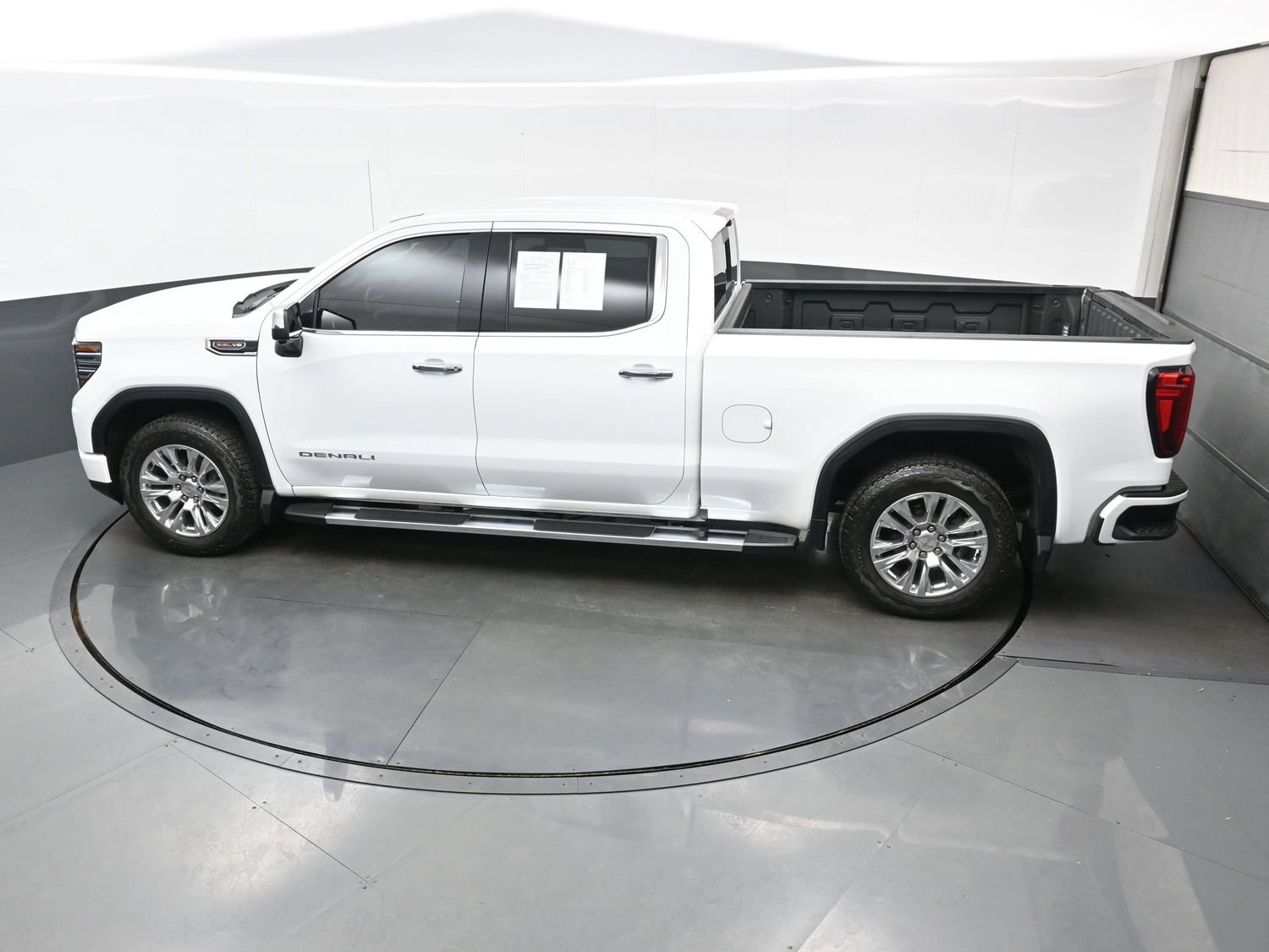 Used 2023 GMC Sierra 1500 Denali w/ Technology Package AWD/4WD image 36