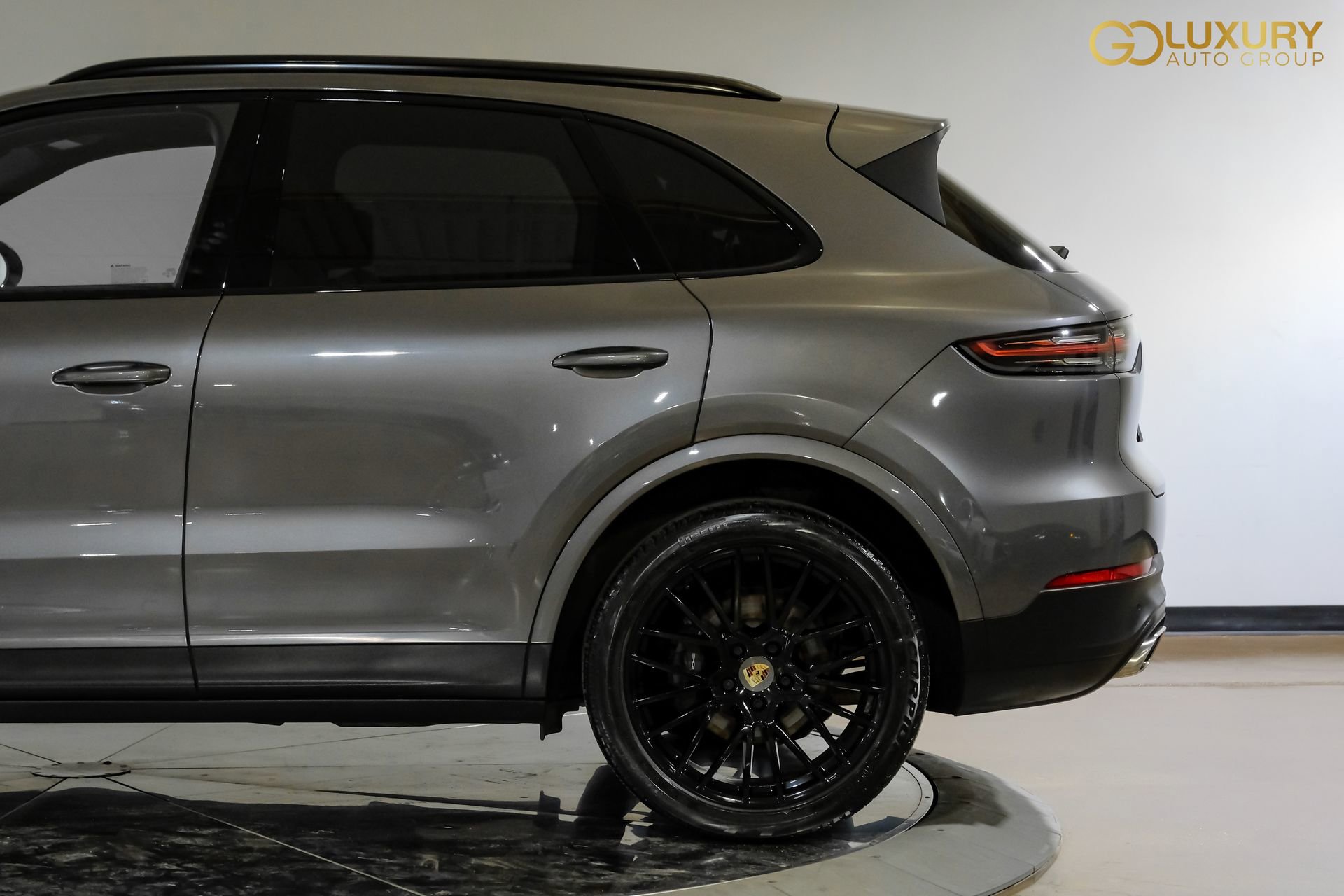 Used 2023 Porsche Cayenne Platinum Edition image 15