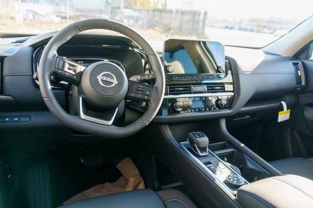 New 2025 Nissan Pathfinder SL image 8
