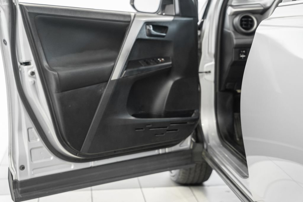 Used 2016 Toyota RAV4 LE AWD/4WD image 26