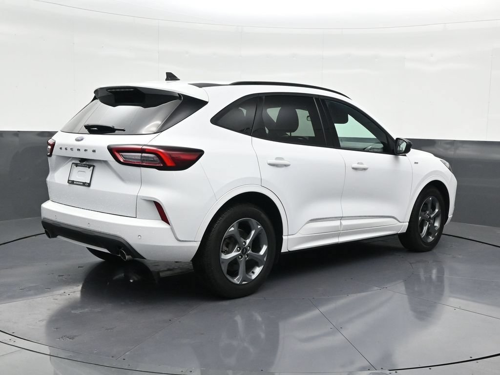 Used 2023 Ford Escape ST-Line w/ Tech Pack #1 FWD image 5