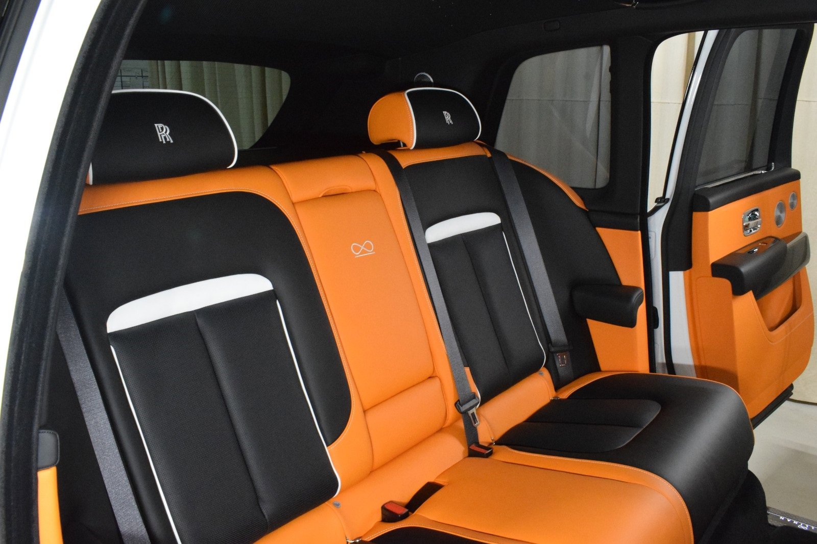 New 2026 Rolls-Royce Cullinan Black Badge image 19