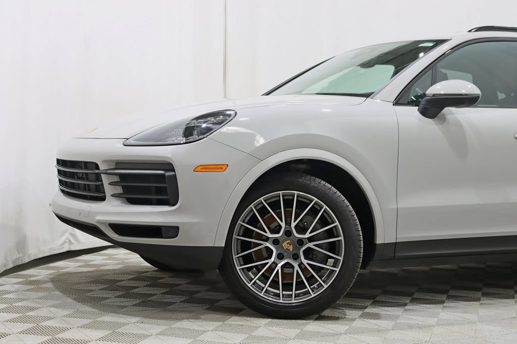 Used 2023 Porsche Cayenne S AWD/4WD image 3
