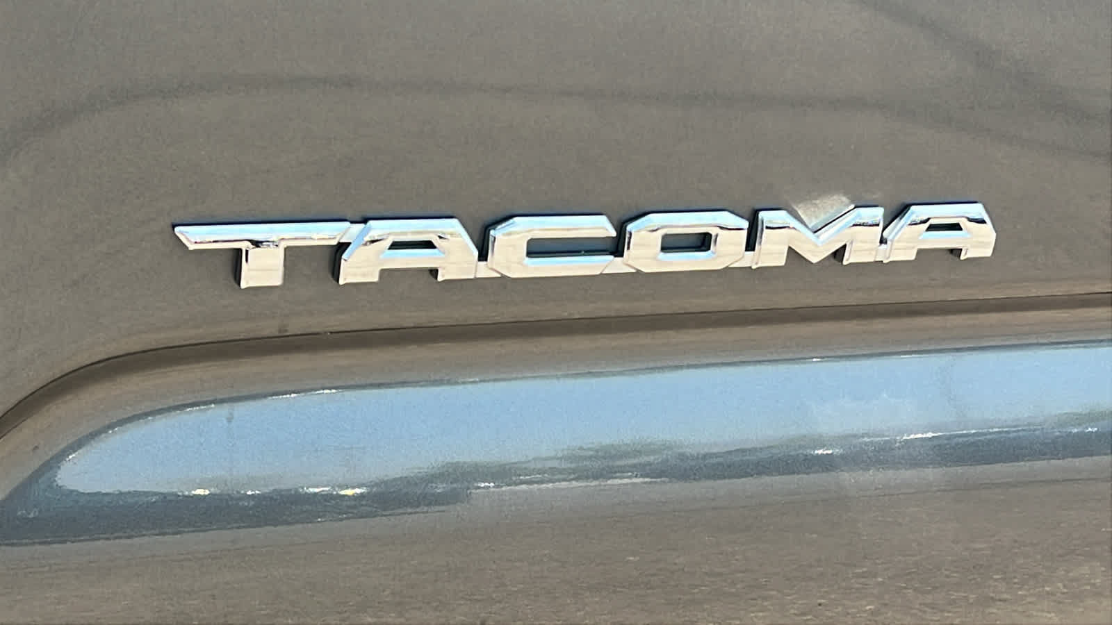Used 2017 Toyota Tacoma TRD Off-Road w/ Premium & Technology Package AWD/4WD image 27