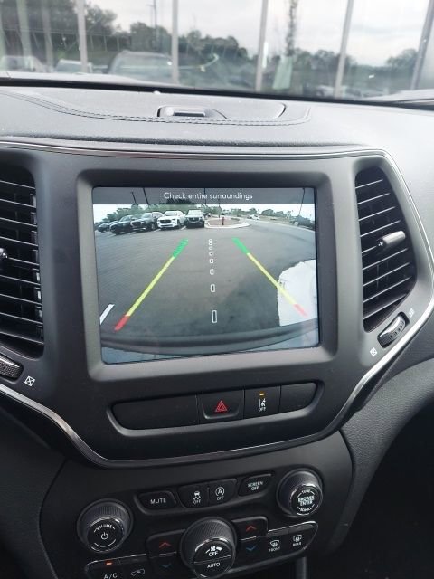 Used 2022 Jeep Cherokee Latitude Lux w/ Sun & Sound Group image 19