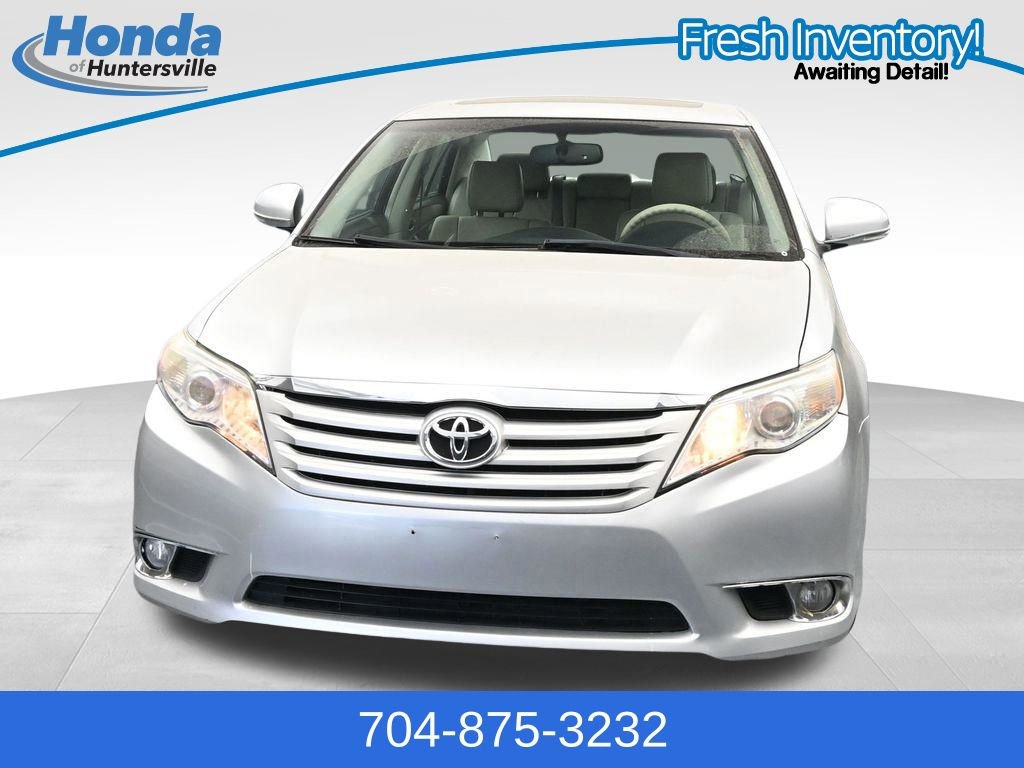 Used 2011 Toyota Avalon Limited FWD image 3