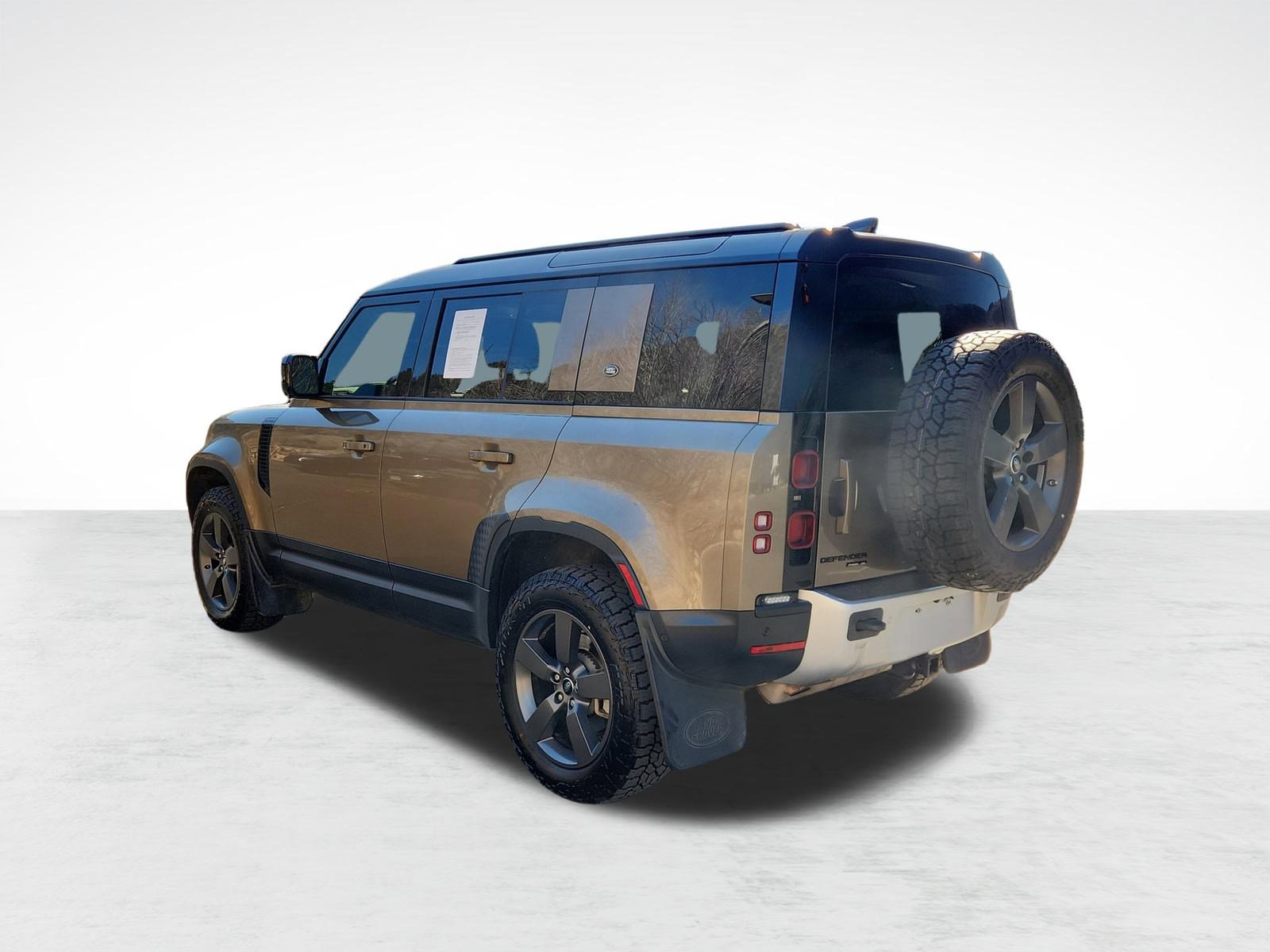 Used 2020 Land Rover Defender 110 SE image 3