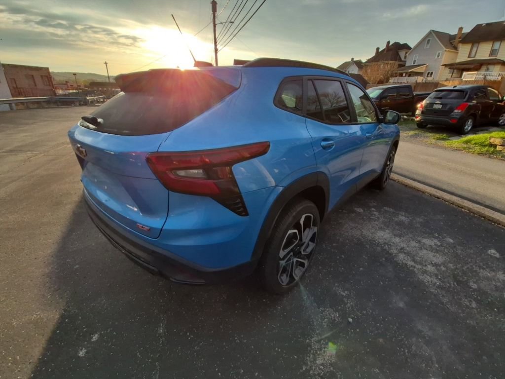 Used 2025 Chevrolet Trax RS w/ Driver Confidence Package image 7