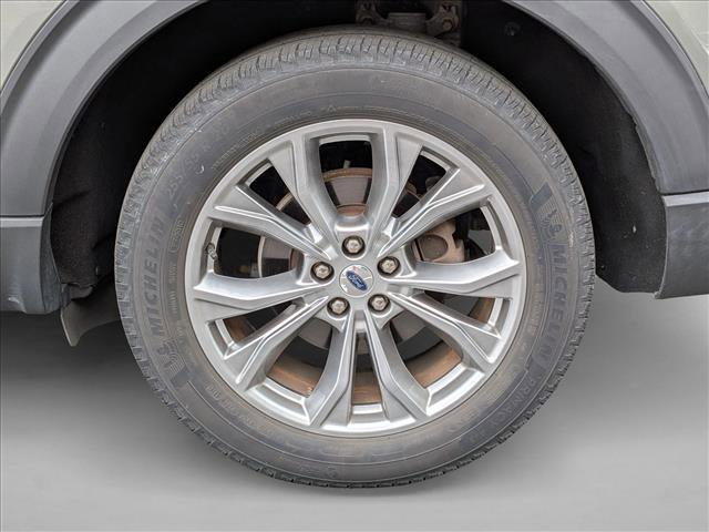 Used 2020 Ford Explorer XLT w/ Equipment Group 202A image 5