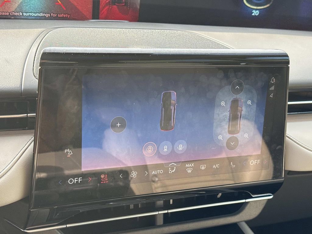 Used 2025 Lincoln Nautilus Reserve image 12