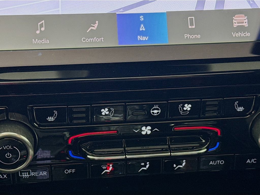 Used 2021 Jeep Grand Cherokee L Overland w/ Luxury Tech Group IV AWD/4WD image 22