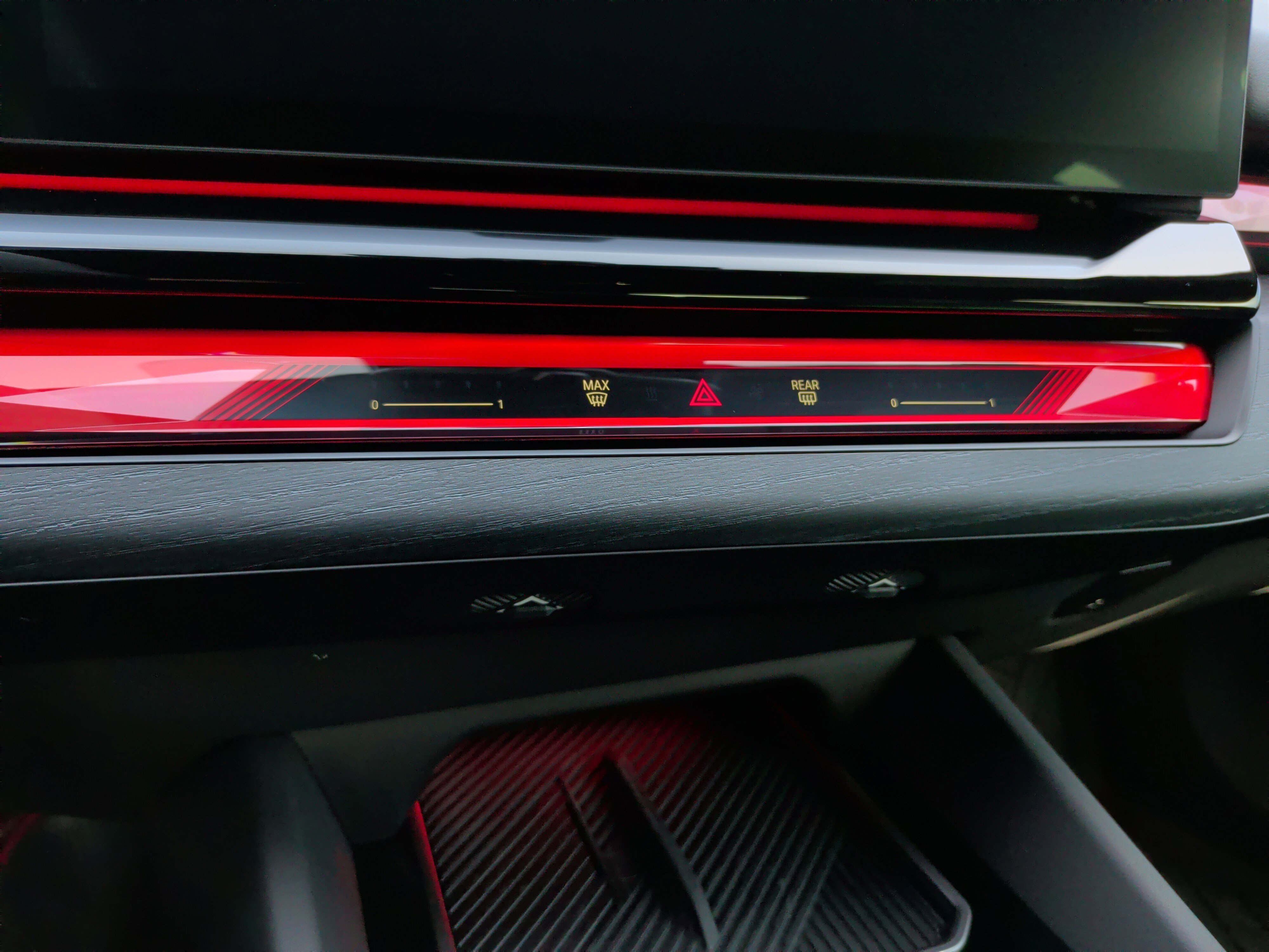 Certified 2025 BMW 550e xDrive 550e xDrive w/ Premium Package image 20