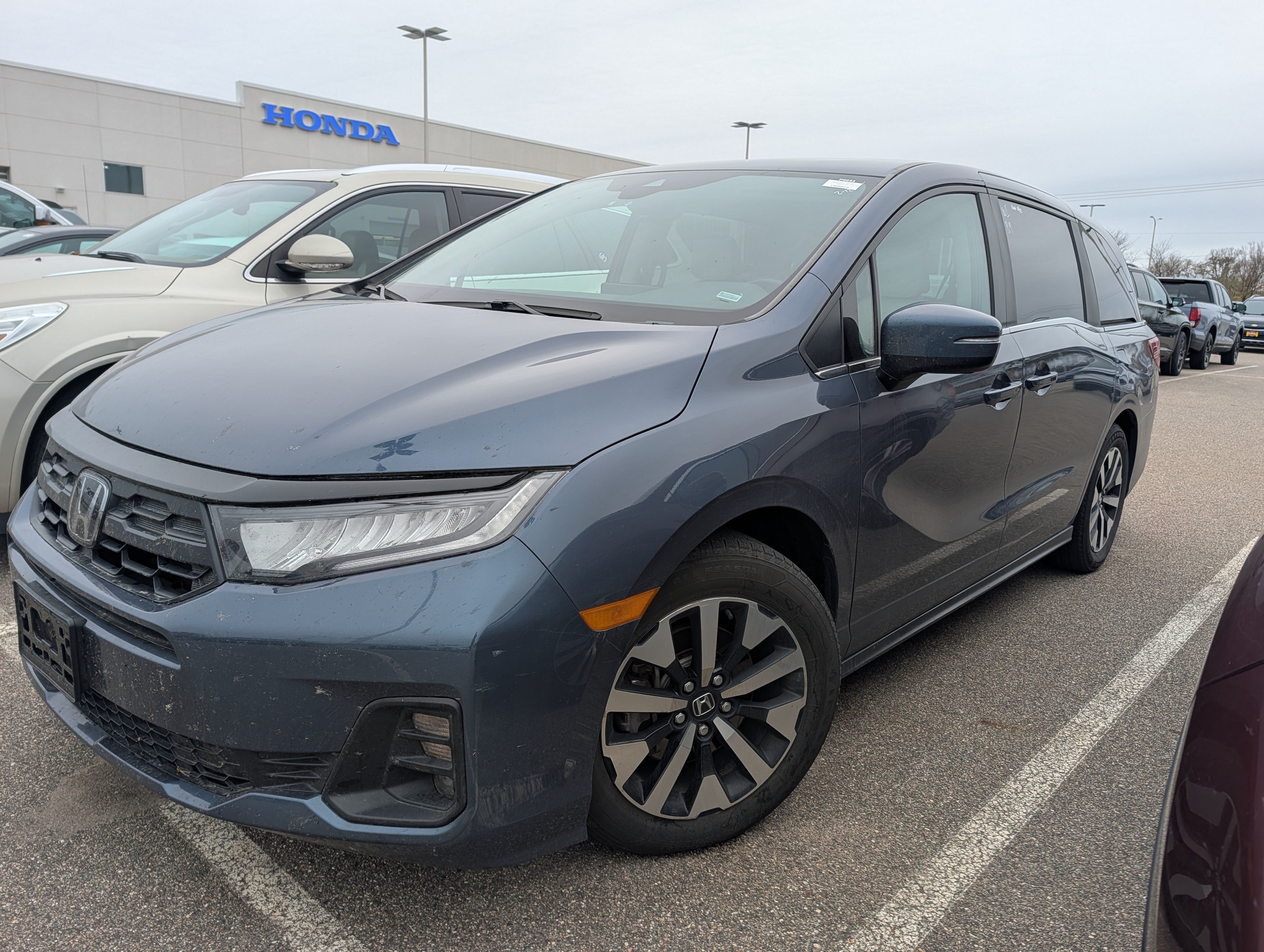 Used 2025 Honda Odyssey EX-L image 2