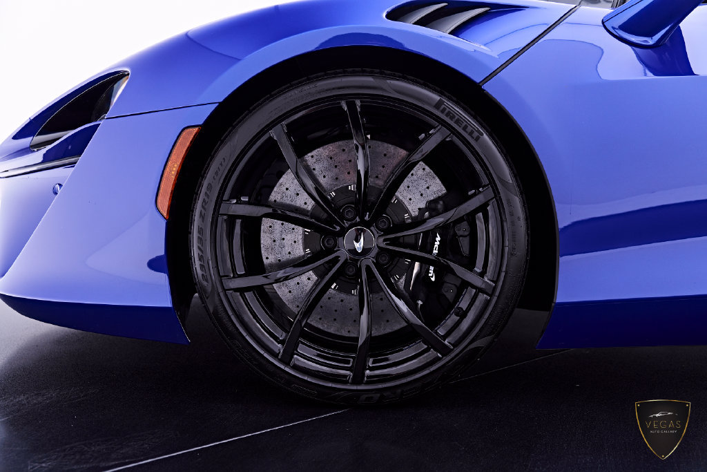 Used 2025 McLaren Artura RWD image 3