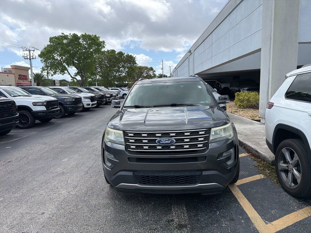 Used 2016 Ford Explorer XLT w/ Equipment Group 202A image 2