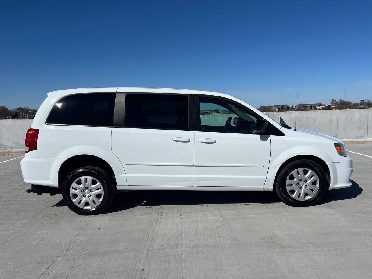 Used 2015 Dodge Grand Caravan SE w/ Quick Order Package 29E SE FWD image 9