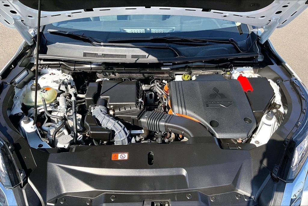Used 2024 Mitsubishi Outlander 4WD Plug-In Hybrid image 10