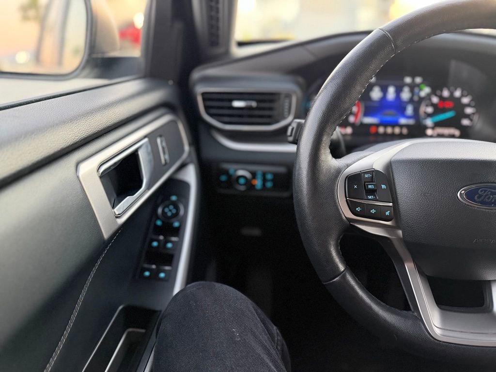 Used 2024 Ford Explorer XLT w/ Equipment Group 202A image 8