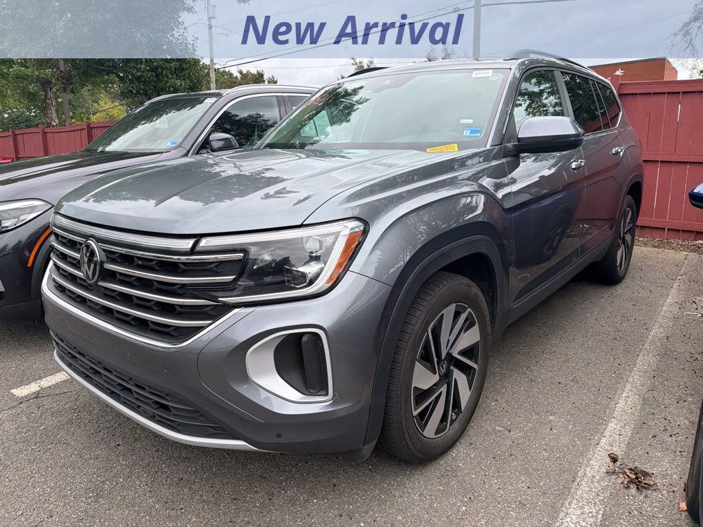 Used 2025 Volkswagen Atlas SE AWD/4WD image 1