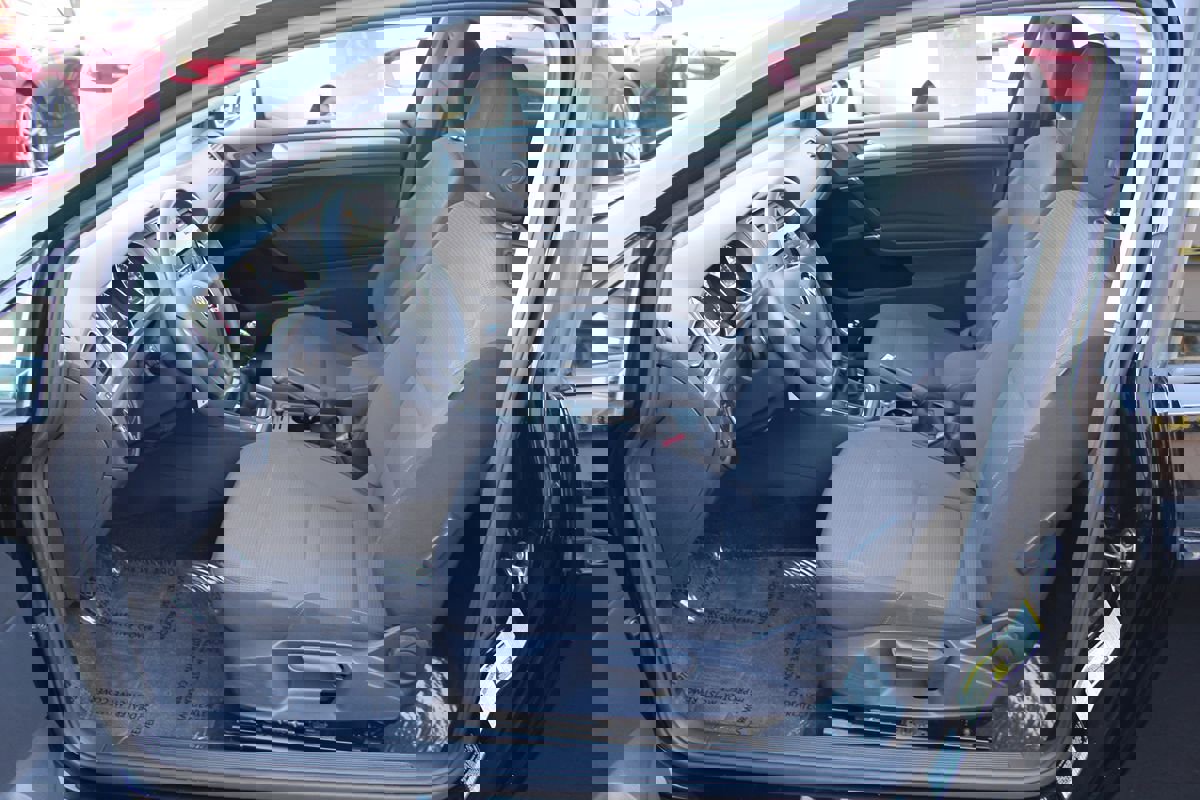 Used 2015 Volkswagen Golf Launch Edition image 18