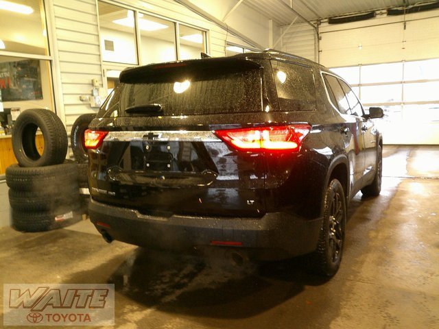 Used 2020 Chevrolet Traverse LT image 2