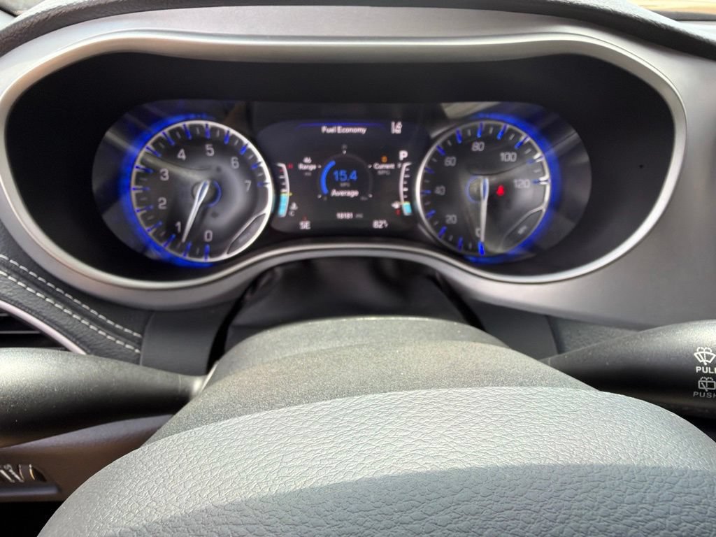 Used 2024 Chrysler Pacifica Touring FWD image 28