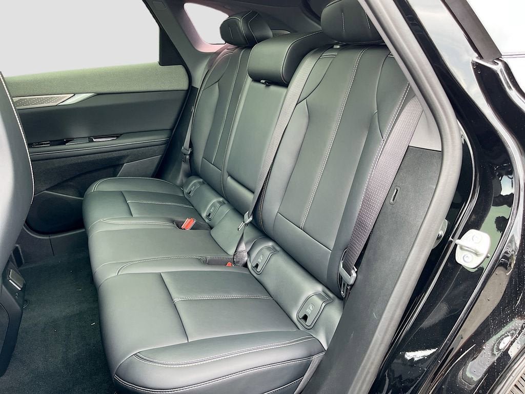New 2026 Cadillac Optiq Sport 1 w/ LPO, Floor Liner Package AWD/4WD image 30