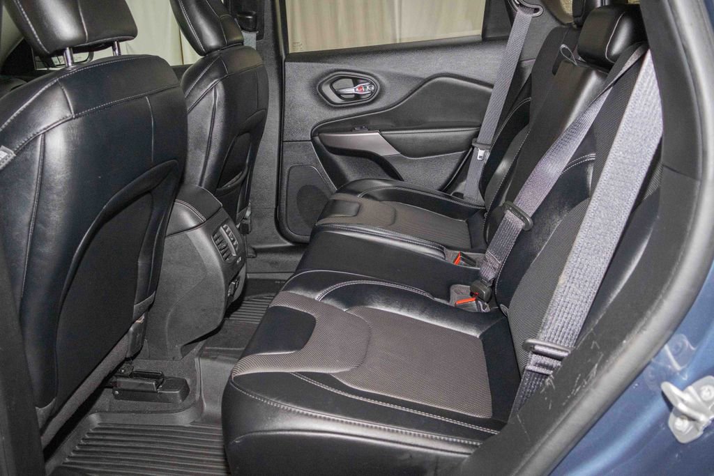 Used 2022 Jeep Cherokee Latitude Lux w/ Mopar Interior Package image 8