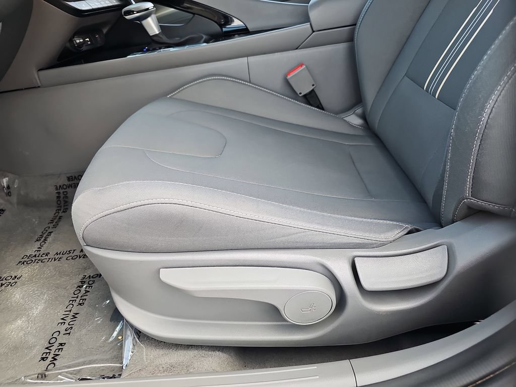 Used 2025 Hyundai Elantra SEL FWD image 18