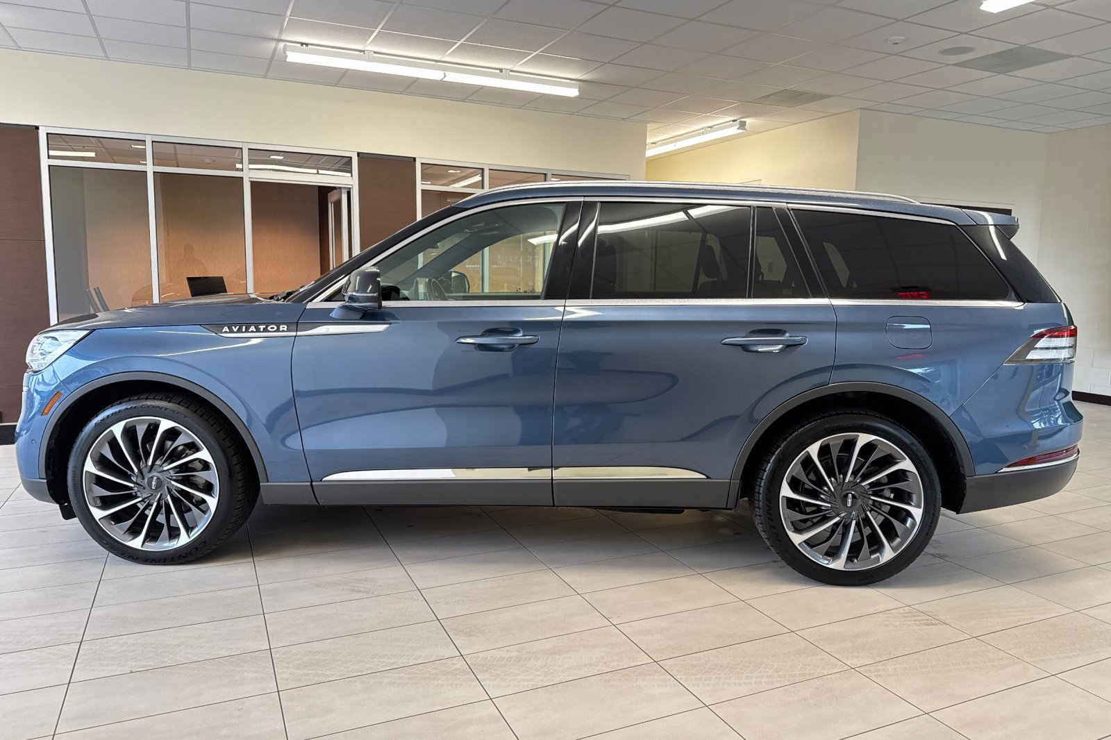 Used 2020 Lincoln Aviator Reserve w/ Equipment Group 202A image 7